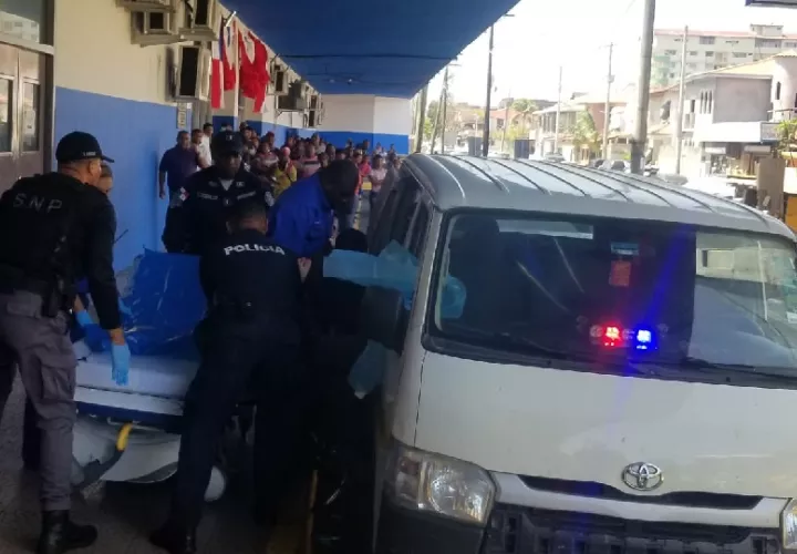Los baleados fuero trasladados al hospital en un busito del Sistema Penitenciario. Foto. Diómedes Sánchez