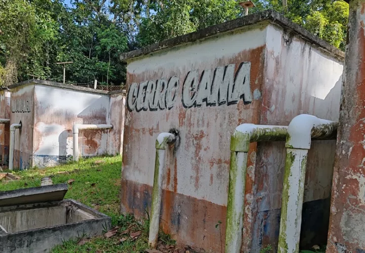 Jaime García, quien perteneció a la última Junta Administradora de Acueducto Rural, dijo que no menos de 100 pozos han sido perforados en el último año por las familias que buscan mantener el abastecimiento de agua. Foto. Eric montenegro