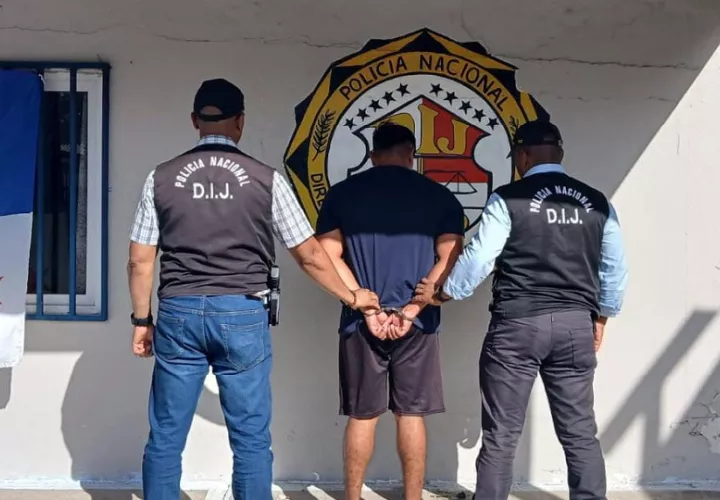 Los resultados de la necropsia demostraron que el infante había fallecido a causa de golpes en el rostro y asfixia. 