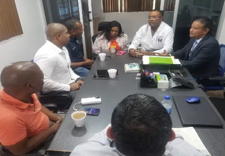 Nicolás Hurtado, director institucional de seguridad social en Colón, dijo que la atención en el cuarto de urgencias de la policlínica Hugo Spadafora es fluido. Foto. Cortesía
