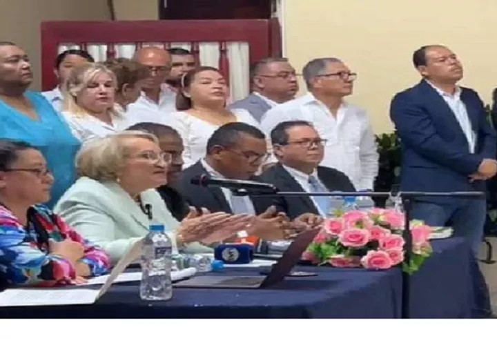 Docentes y administrativos de la Unachi. Foto: Cortesía