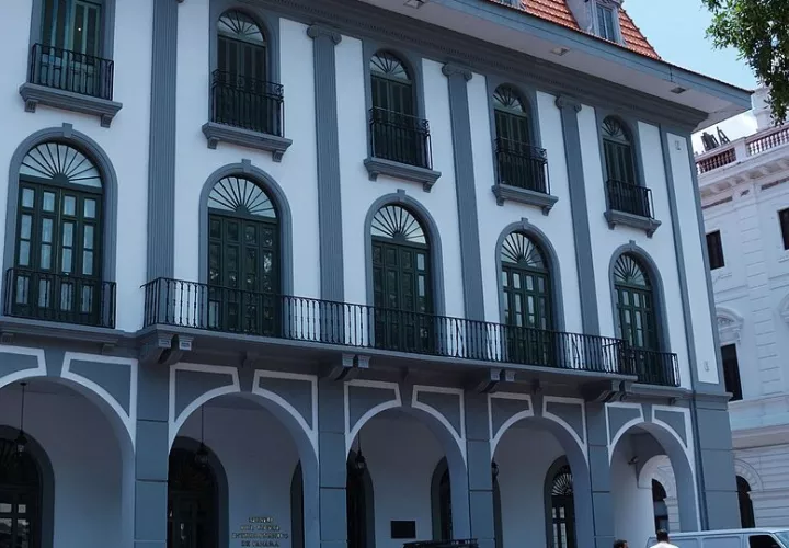  El museo tiene un horario de martes a domingo de 9:00 a.m. a 6:00 p.m.