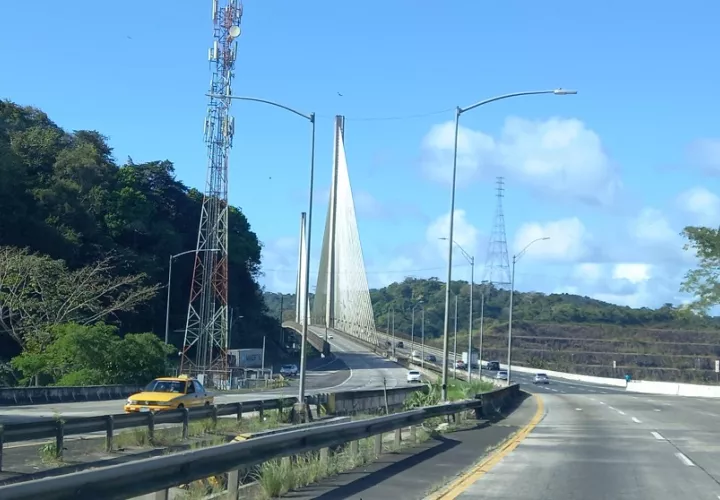 Las carreteras hacia el puente Centenario serán ampliadas. Foto: Archivo