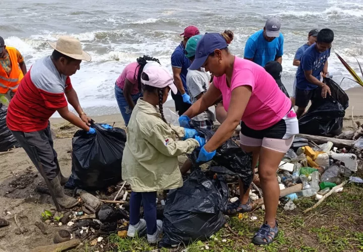 playa-limpieza-basura.jpg