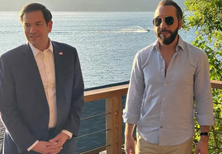 El secretario de Estado de Estados Unidos, Marco Rubio, posa junto al presidente de El Salvador, Nayib Bukele. EFE