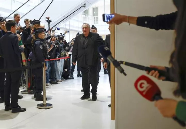 El Tribunal de París dio comienzo este lunes al juicio contra el actor francés Gérard Depardieu. Foto: EFE
