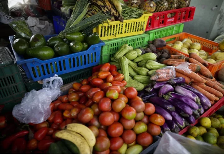 La dieta  rica en frutas, verduras y cereales integrales tiene beneficios. Foto: EFE