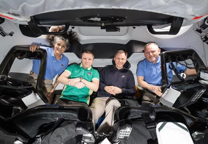 Los astronautas de la NASA Nick Hague, Suni Williams y Butch Wilmore, junto con el cosmonauta de Roscosmos Aleksandr Gorbunovl. EFE/ SpaceX