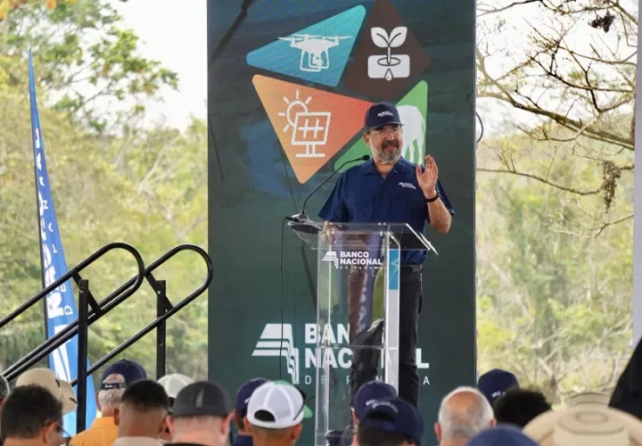 El gerente del Banco Nacional, Javier Carrizo, habla en el segundo Encuentro Agropecuario celebrado el pasado jueves en Darién. Foto: Cortesía Banconal