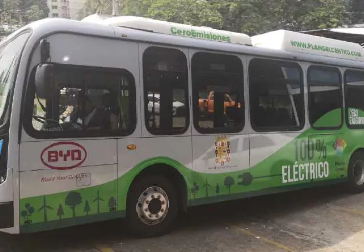 Entre 2018 y 2020 se realizaron dos planes pilotos con buses eléctricos en el Casco Antiguo. Archivo