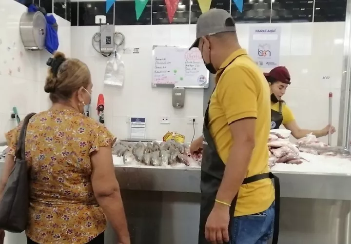 Hay poco pescado en el mercado, lo que nos hace difícil a nosotros, los que tenemos puestos de venta.  Foto. Thays Domínguez