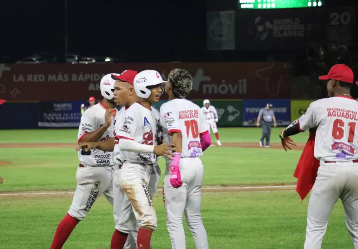 Coclé es el campeón del béisbol juvenil 2025. Foto: Fedebeis