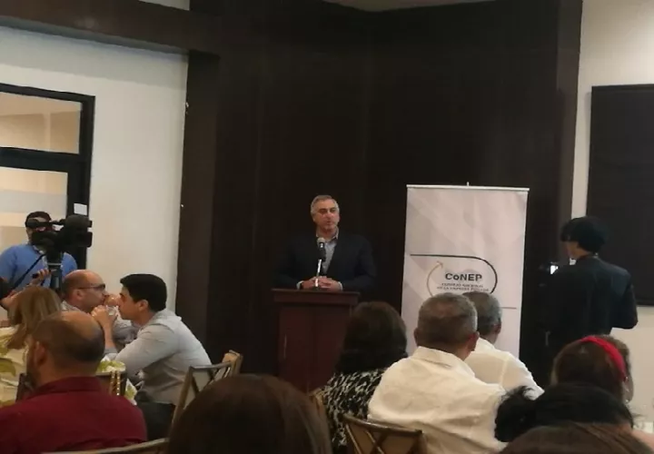 El Conep, junto con su economista, Alfredo Du Bois, presentó la situación económica en provincias centrales: reactivación y empleo, donde enfatizaron que se deben evaluar los pro y contra del proyecto minero. Foto. Cortesía