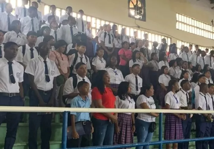 En la provincia de Colón, se estima que unos 55 mil estudiantes ingresarán este lunes 10 de marzo, a los centros educativos. Foto. Diómedes Sánchez