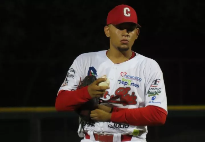 Dereck Gómez, lanzador de Coclé. Foto: Fedebeis