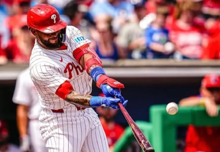 El panameño Edmundo Sosa, pega cuadrangular en el juego de los  Filis contra los Orioles.  Foto:@Phillies