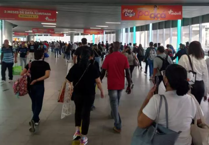 Trabajadores en el interior del país perciben salarios más bajos que en la ciudad capital.  Archivo