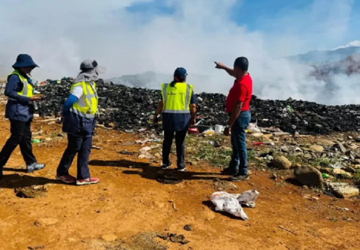 A pesar de los esfuerzos realizados, la situación sigue siendo crítica debido a la cantidad de residuos acumulados. Foto. MiAmbiente