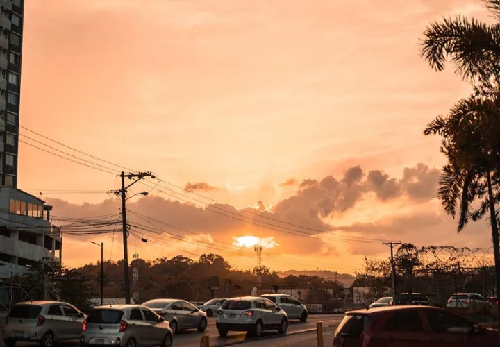 La investigación señala que el 1 % más rico de la población centroamericana concentra el 28,7 % de toda la riqueza de la región. Foto: Pexels/Luis Quintero  