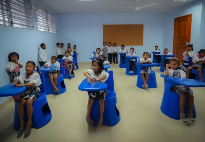 El Centro Educativo de Akua Yala, fue una petición que le hicieron llegar a la ministra Montalvo un grupo de dirigentes de la comunidad. Foto. Cortesía