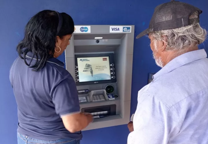 El programa con la mayor cantidad de beneficiarios es 120 a los 65. Foto: Cortesía