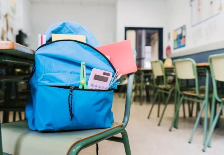 Se sugiere usar mochilas con tirantes acolchonados. Foto: Ilustrativa / Freepik