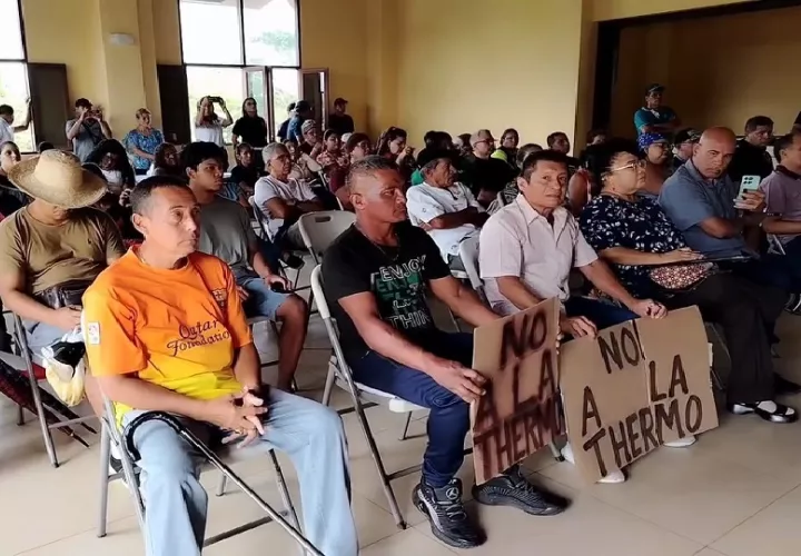 Los miembros de la Coordinadora Ciudadana, participaron de una reunión con las autoridades de La Chorrera. Foto. Eric Montenegro