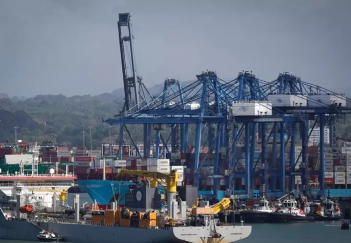 Puerto en las inmediaciones del Canal de Panamá. Foto: EFE