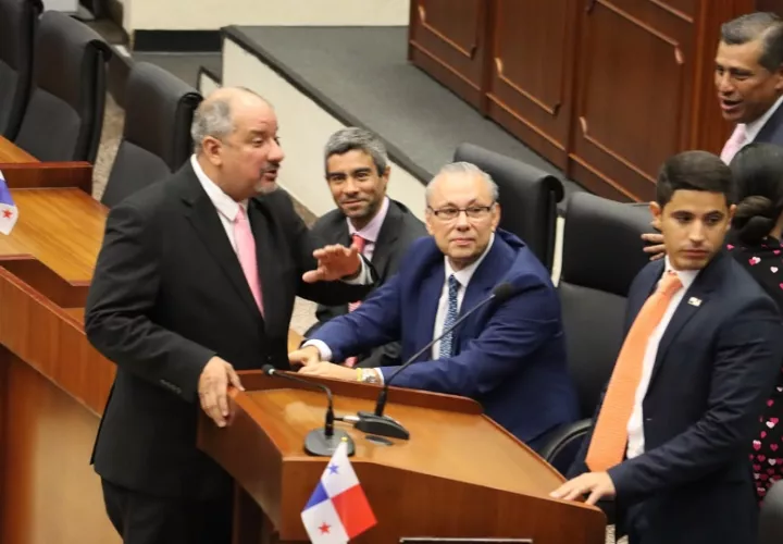 Con 52 votos a favor, cero en contra y cero abstención los diputados aprobaron en tercer debate el proyecto de Ley 165 que modifica el Código Penal relativo al delito de hurto de motores fuera de borda. Foto. Cortesía . ARAP