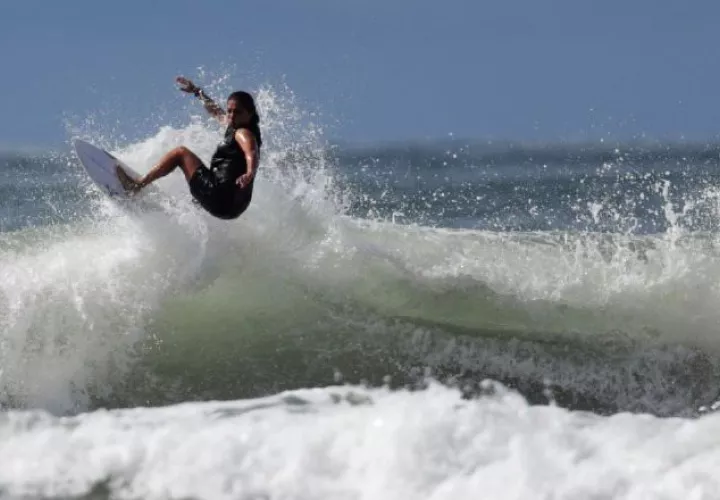 Samanta Alonso, excampeona nacional de surf. Foto: EFE
