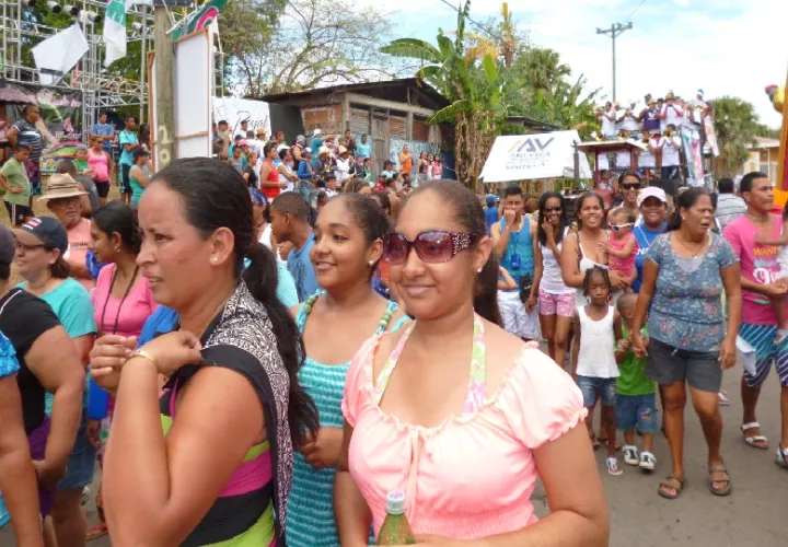 En el primer día de culecos hubo abundante agua limpia garantizada por las autoridades de salud. Foto. Melquíades Vásquez