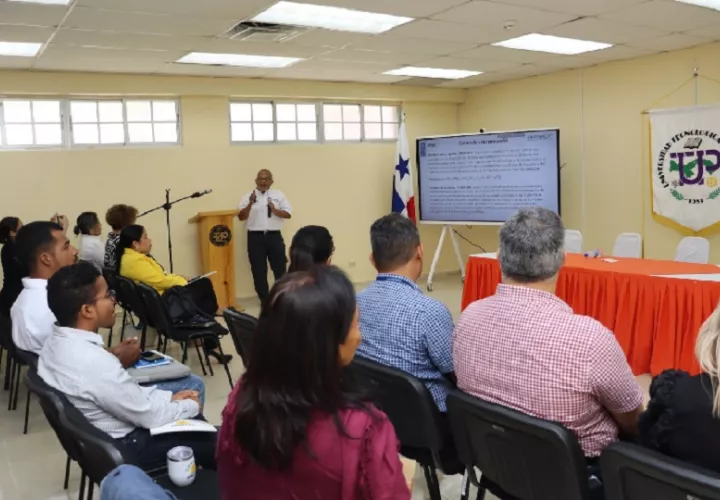 El Dr. Cecilio Hernández, docente e investigador de la Universidad Tecnológica de Panamá, presenta los resultados. Foto: Cortesía