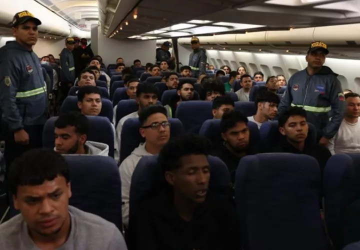  Un grupo de 199 migrantes venezolanos retornó este lunes a su país. Foto: EFE