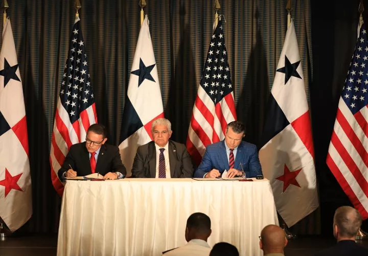 Frank Abrego, José Raúl Mulino y Pete Hegseth. Foto: Cortesía