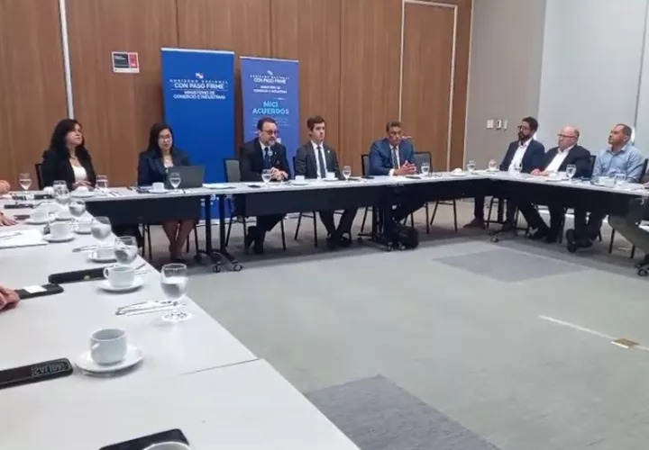 El ministro del MICI, Julio Moltó, se reunió con representantes del sector exportador.