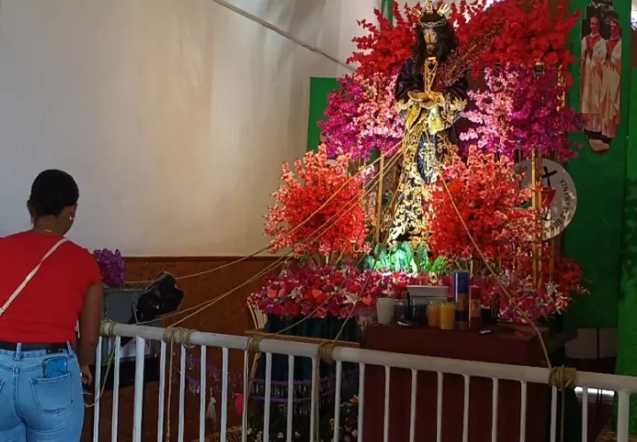 Las puertas de la Basílica Menor de Atalaya permanecen abiertas durante la Semana Santa. Foto. Melquíades Vásquez