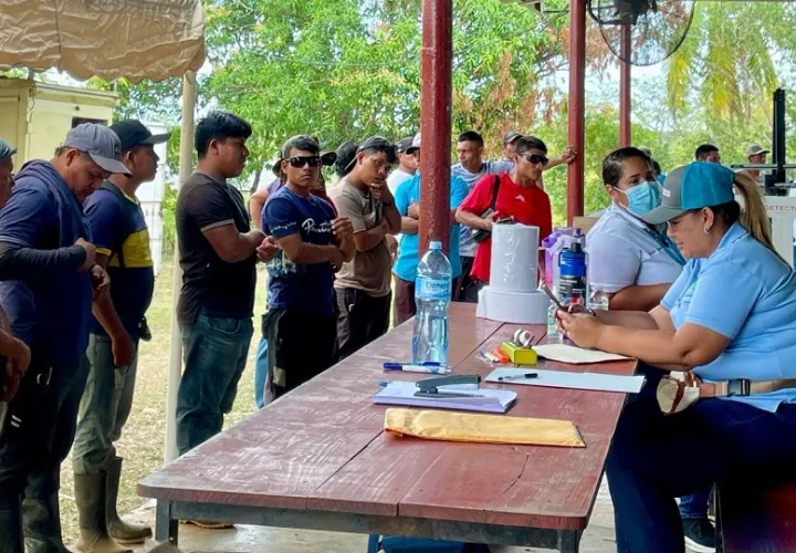 las autoridades de salud reforzaron acciones de prevención mediante ferias de salud como la realizada en la Posada Los Canelos, en Santa María.