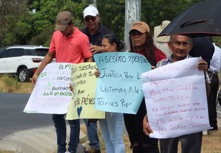 Mario Prado, representante legal de una de las familias, dijo que “tenemos la percepción de que existe cierto fuero y privilegio en este caso por tratarse de un cantante con cierta fama”. Foto. Eric Montenegro