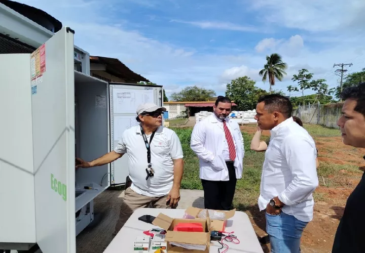 Las reparaciones son realizadas por la empresa responsable del mantenimiento del equipo, el cual fue instalado en el 2022. Foto. Eric Montenegro