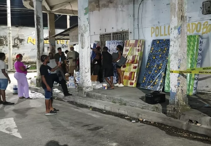 En los próximos días se entregarán bolsas de alimentos como complemento a la ayuda a los damnificados de este incendio. Foto. Diómedes Sánchez