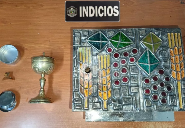Luis Rodríguez, capitán de la PN en Colón, señaló que se recuperó un copón dorado, un sagrario de varios colores y dos porta hostias.