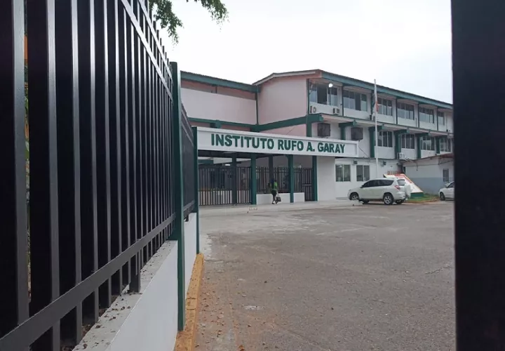 Otro centro educativo que mantenía sus puertas cerradas en la provincia de Colón fue el Rufo Garay.
