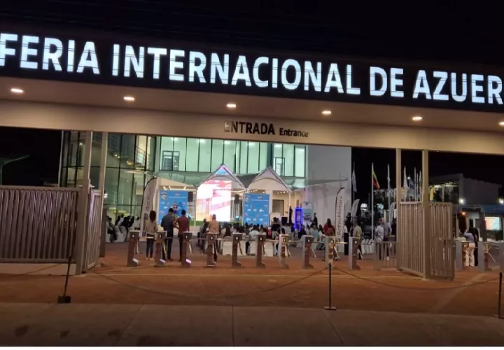 Se espera una asistencia superior a las 300 mil personas durante los once días de feria, principalmente los fines de semana y en el día feriado del 1 de mayo. Foto. Thays Domínguez