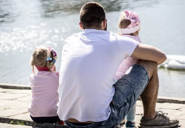 Muchos hombres son padres solteros. Foto: Pexels