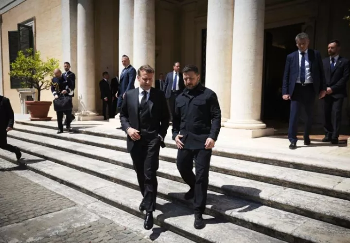 El presidente francés, Emmanuel Macron y su homólogo ucraniano, Volodímir Zelenski. Foto: EFE
