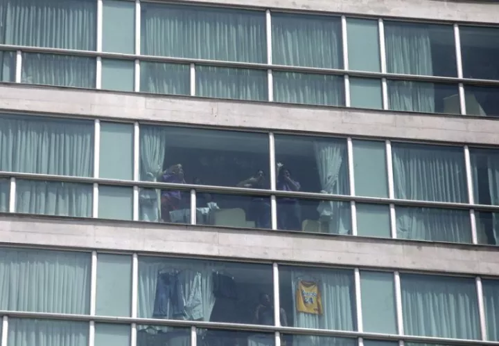 Migrantes permanecieron en un hotel en la ciudad de Panamá. Foto: EFE