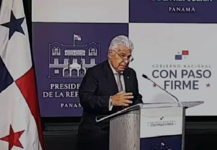 El presidente José Raúl Mulino,  insistió en que la atención al paciente debe brindarse con buena disposición, y no con patanería y grosería, lo cual destacó, es una queja recurrente en todo el país y es importante que se atienda. Foto. Cortesía