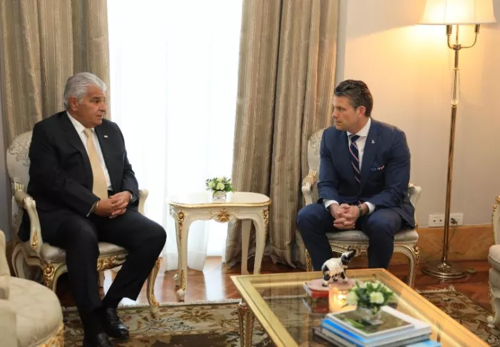 El presidente José Raúl Mulino, junto al secretario de Defensa de Estados Unidos, Pete Hegseth. Foto: Cortesía