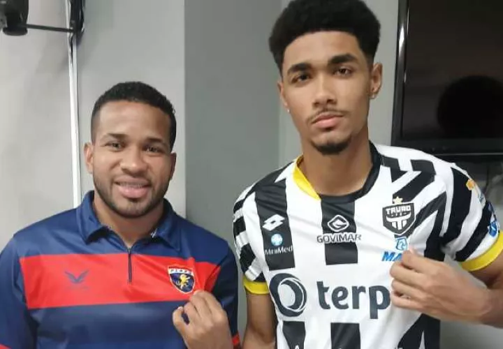 José 'Gasper' Murillo es jugador de Plaza Amador (izq.) y el taurino Nicholas Anderson. Foto: Jaime Chávez