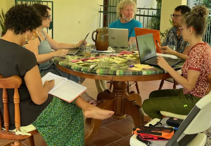 Mesa de trabajo de 'La Gran Develación'. Foto: Cortesía